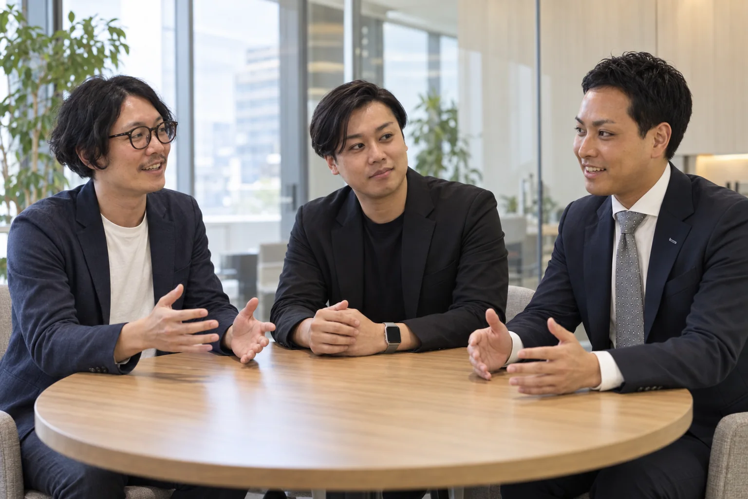 座談会で話す土屋慧介さん、吉川弘毅さん、村田峻平さん